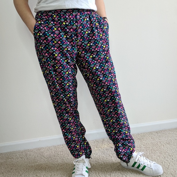 NWT Victoria Secret Knockout Geo Pixel Jogger Pant - Picture 2 of 8